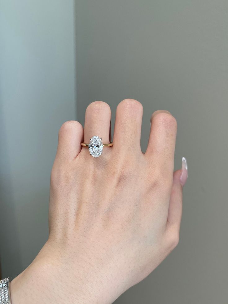 Verlobungsring oval geschliffen